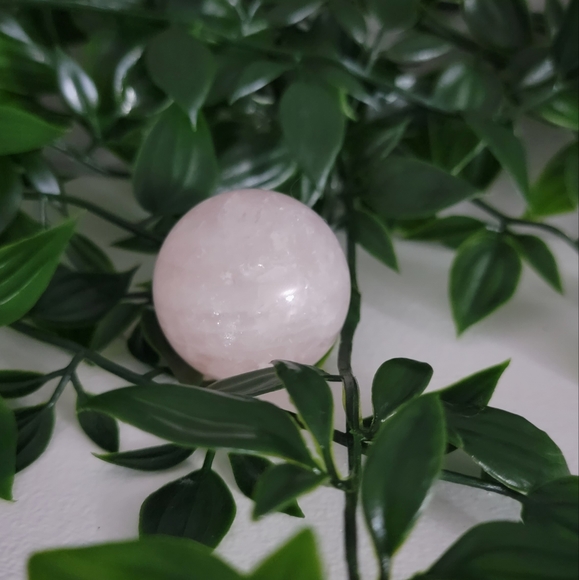 Rose Quartz sphere - Picture 1 of 6